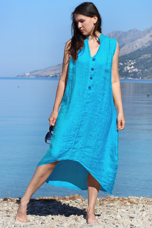 Vzdušné l'anové letné dámske šaty pre milovníkov prirodzeného prírodného štýlu jednofarebné prevedenie midi
